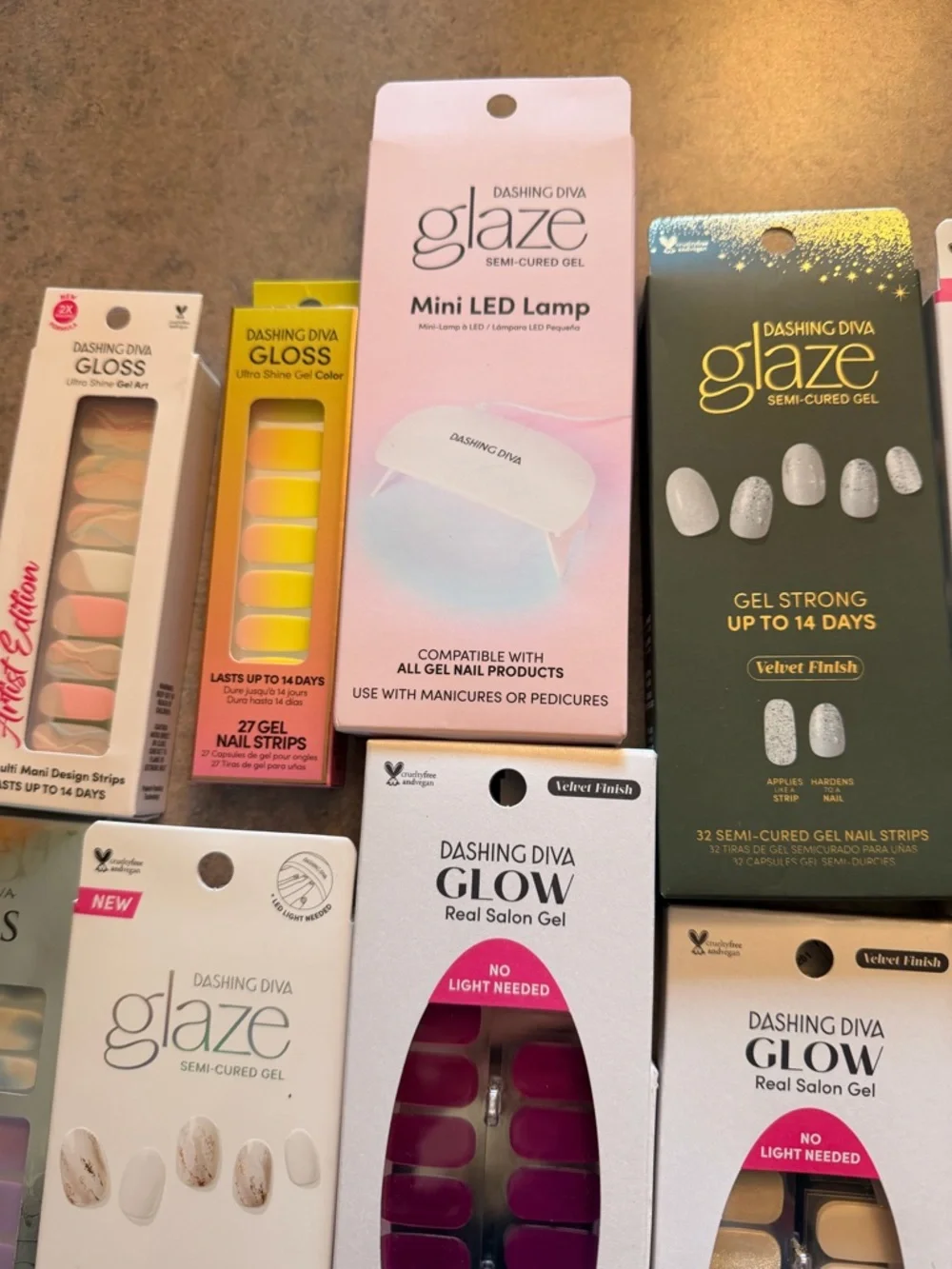 LOT of 16 new Dashing Diva gel strips and new mini led lamp!